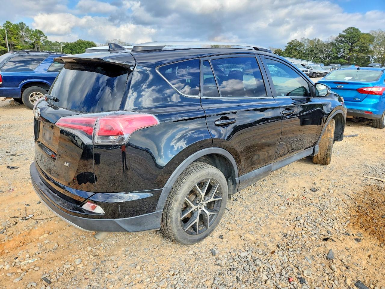 2016 TOYOTA RAV4 SE photo 3