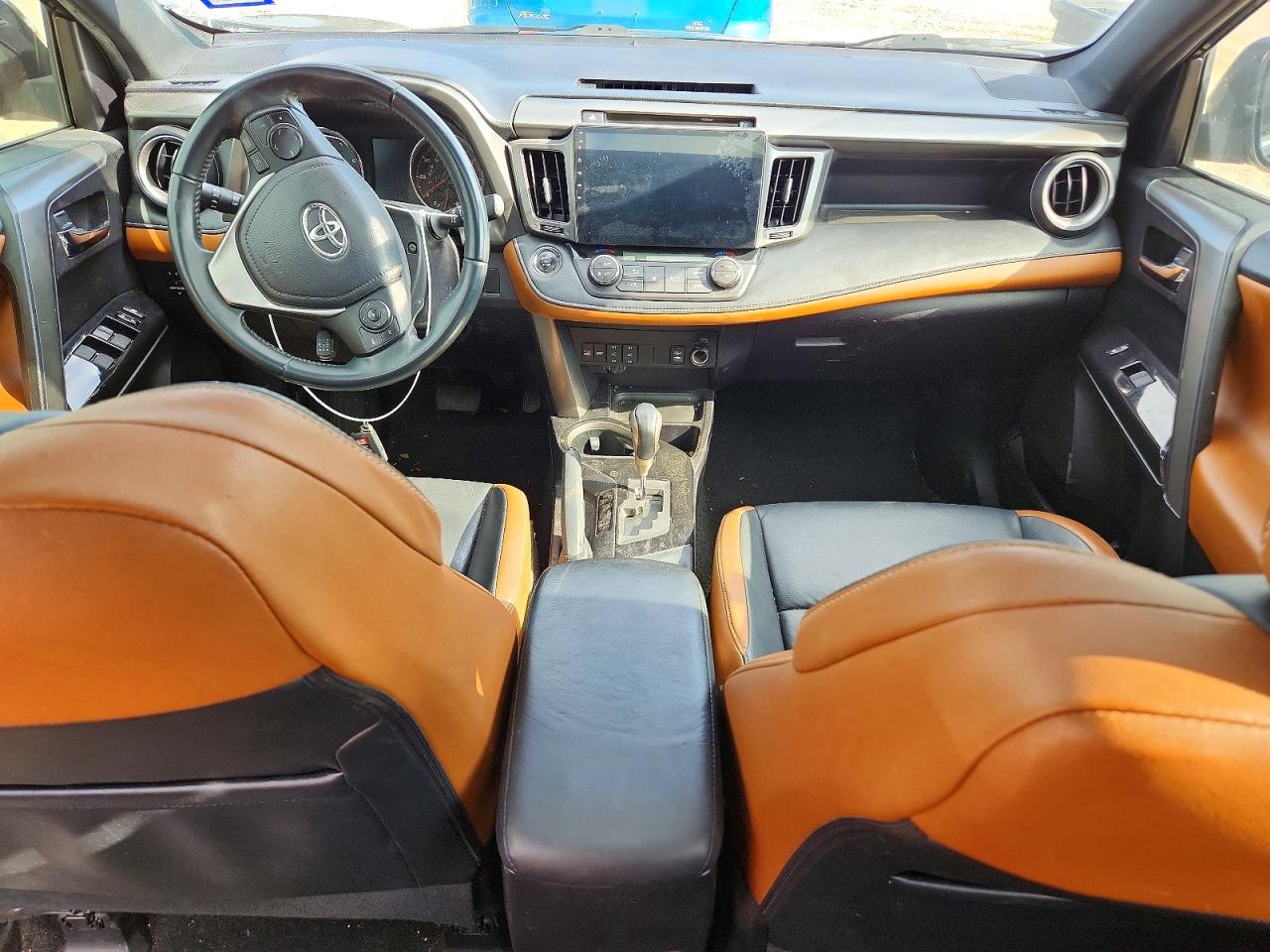 2016 TOYOTA RAV4 SE photo 8