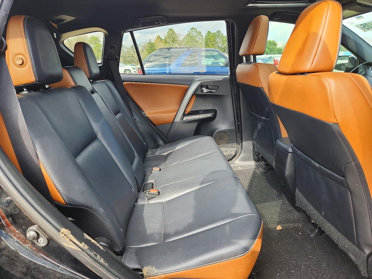 2016 TOYOTA RAV4 SE photo 11