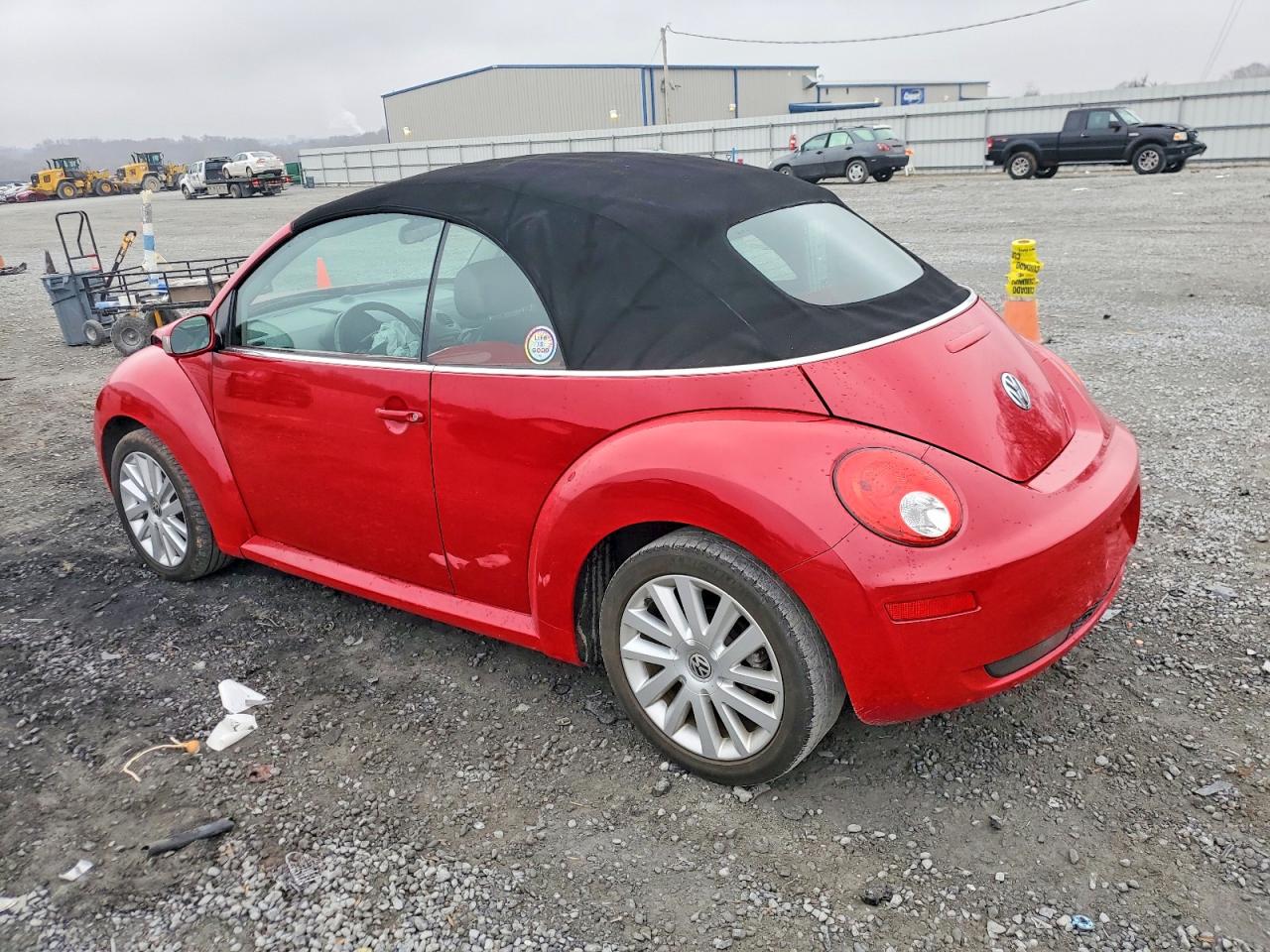 2008 VOLKSWAGEN NEW BEETLE CONVERTIBLE SE photo 2