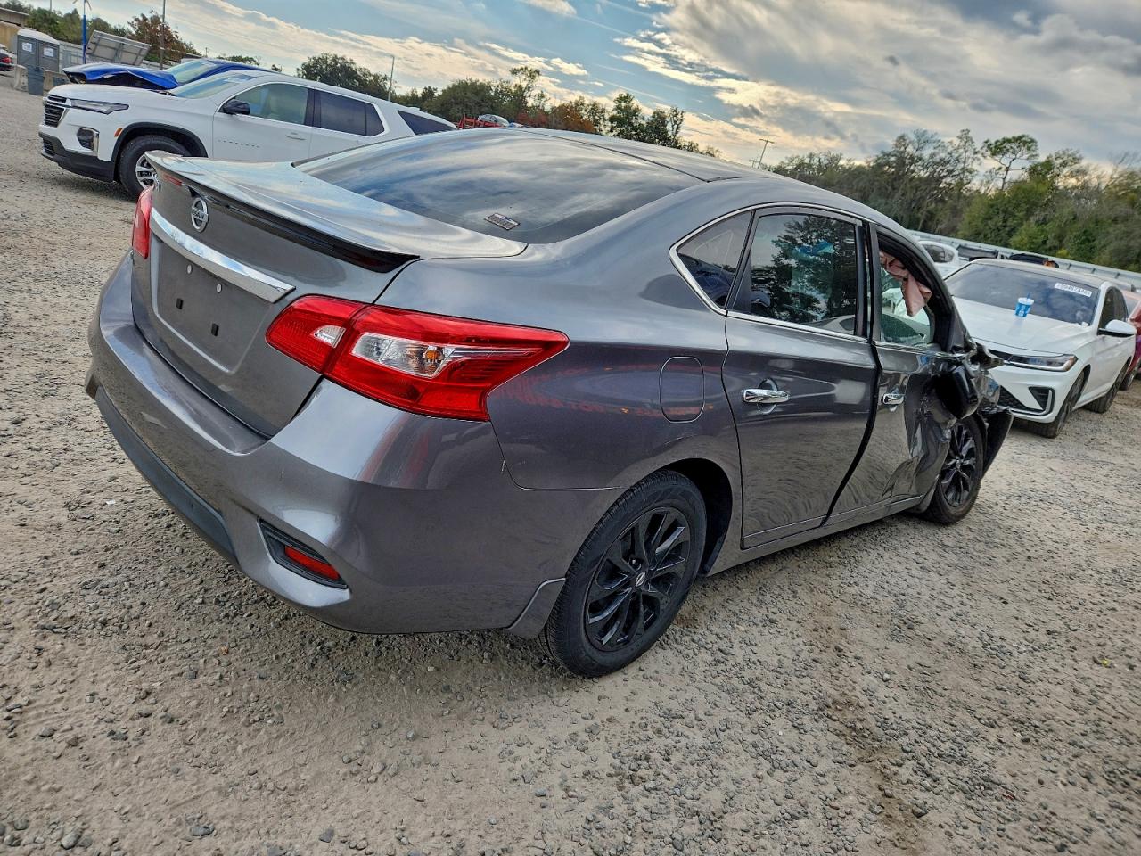 2018 NISSAN SENTRA S photo 5