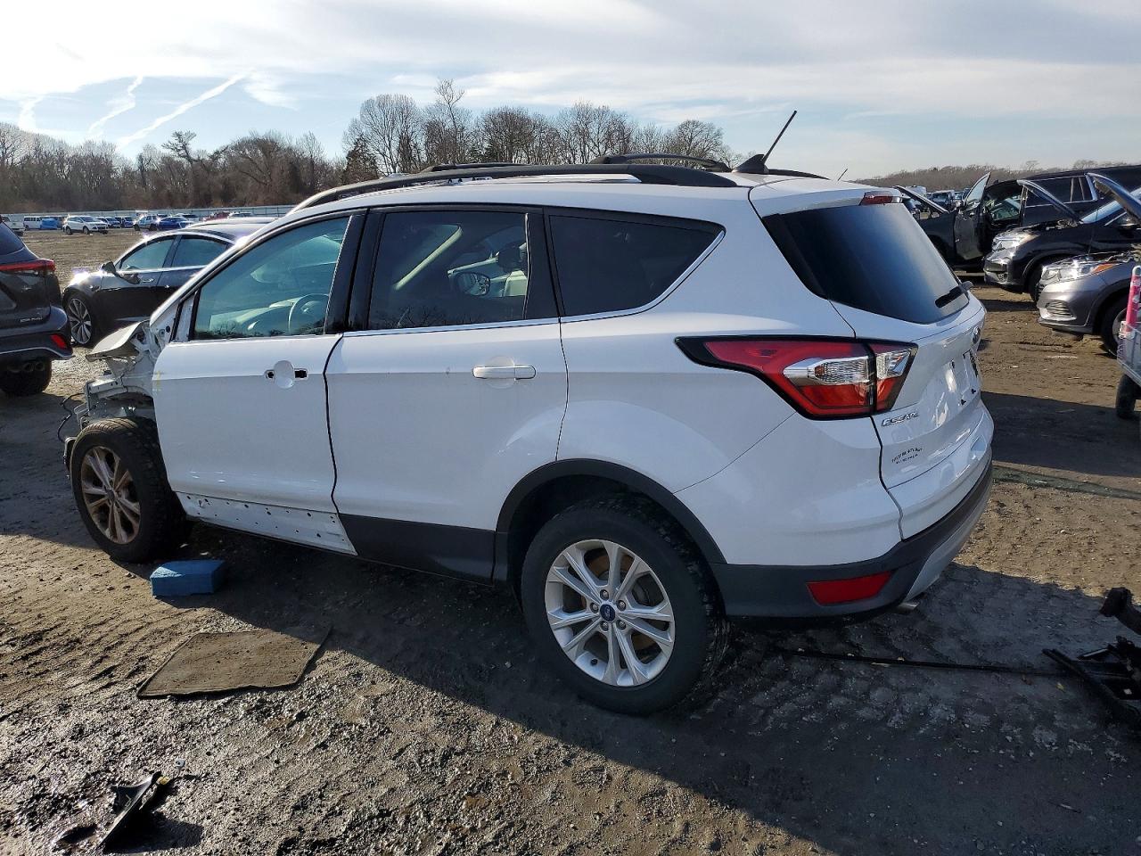 2018 FORD ESCAPE SEL photo 2