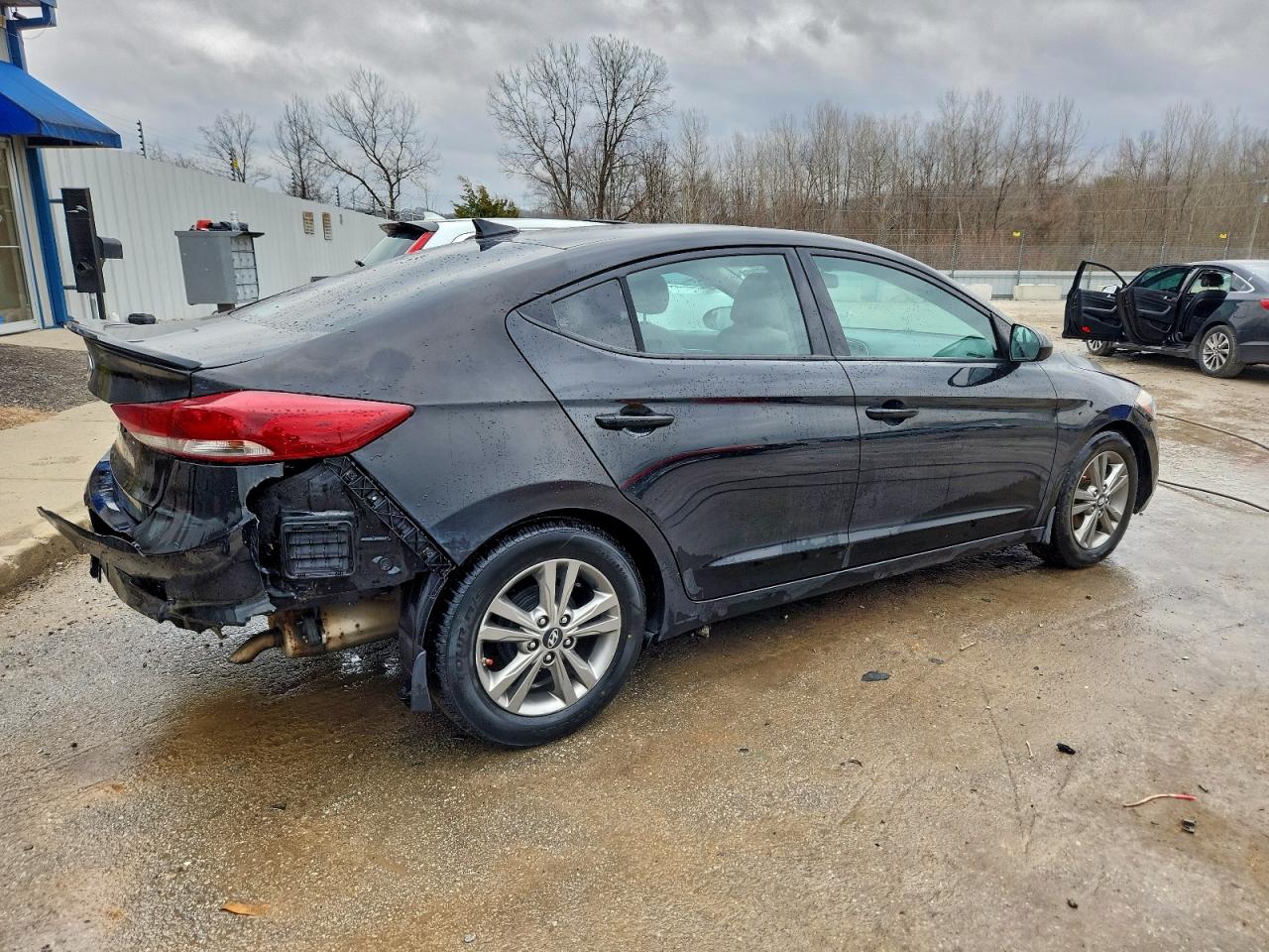 2017 HYUNDAI ELANTRA SE photo 5