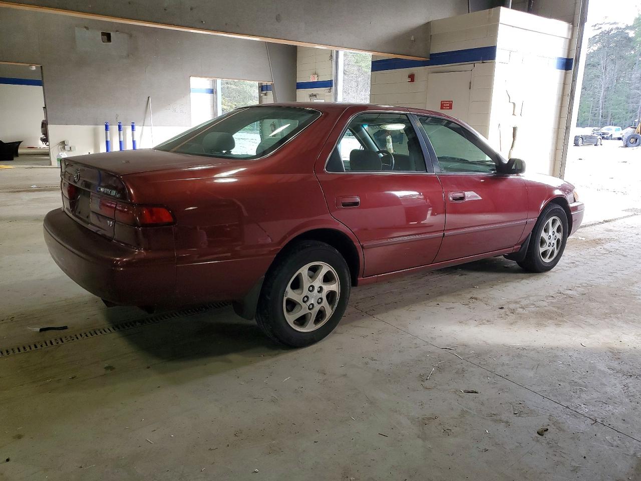 1999 TOYOTA CAMRY LE photo 3