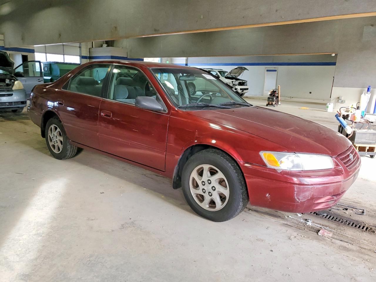 1999 TOYOTA CAMRY LE photo 4