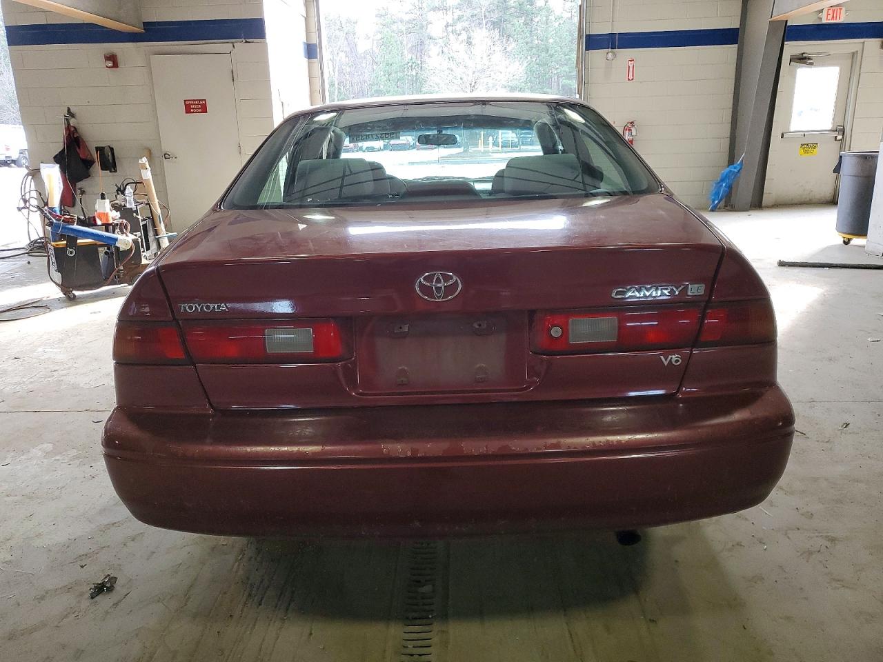 1999 TOYOTA CAMRY LE photo 6