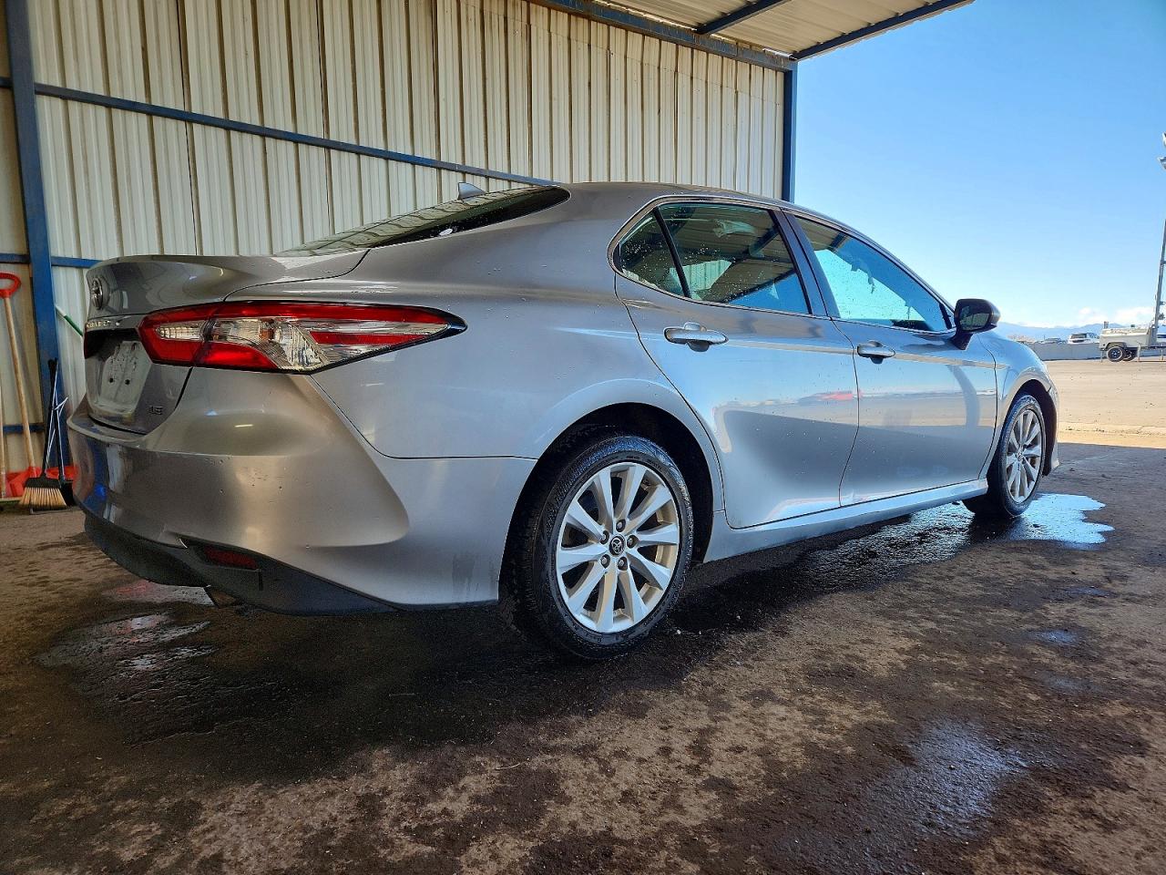 2019 TOYOTA CAMRY L photo 3