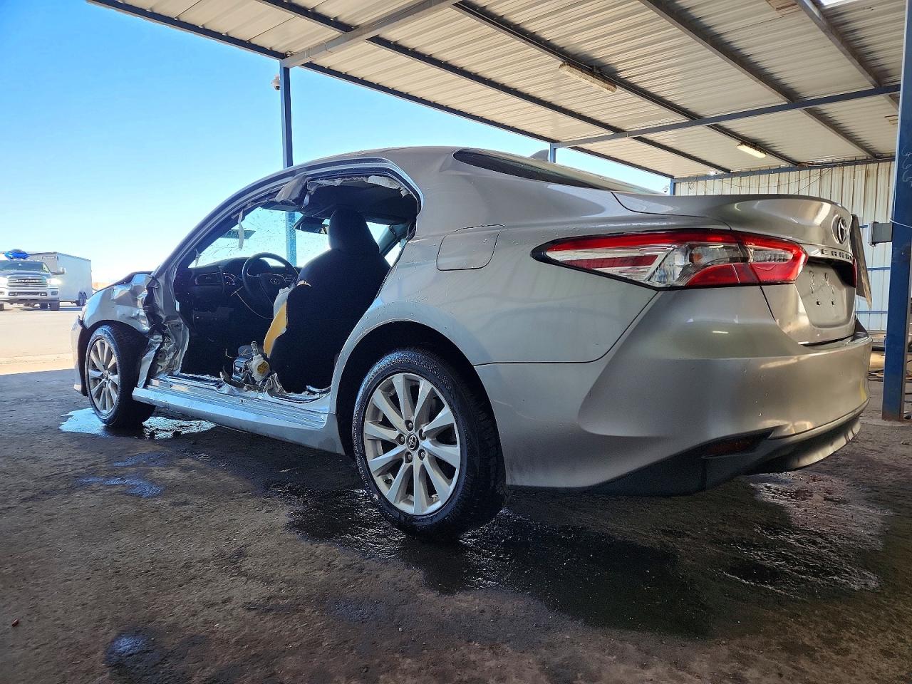 2019 TOYOTA CAMRY L photo 2