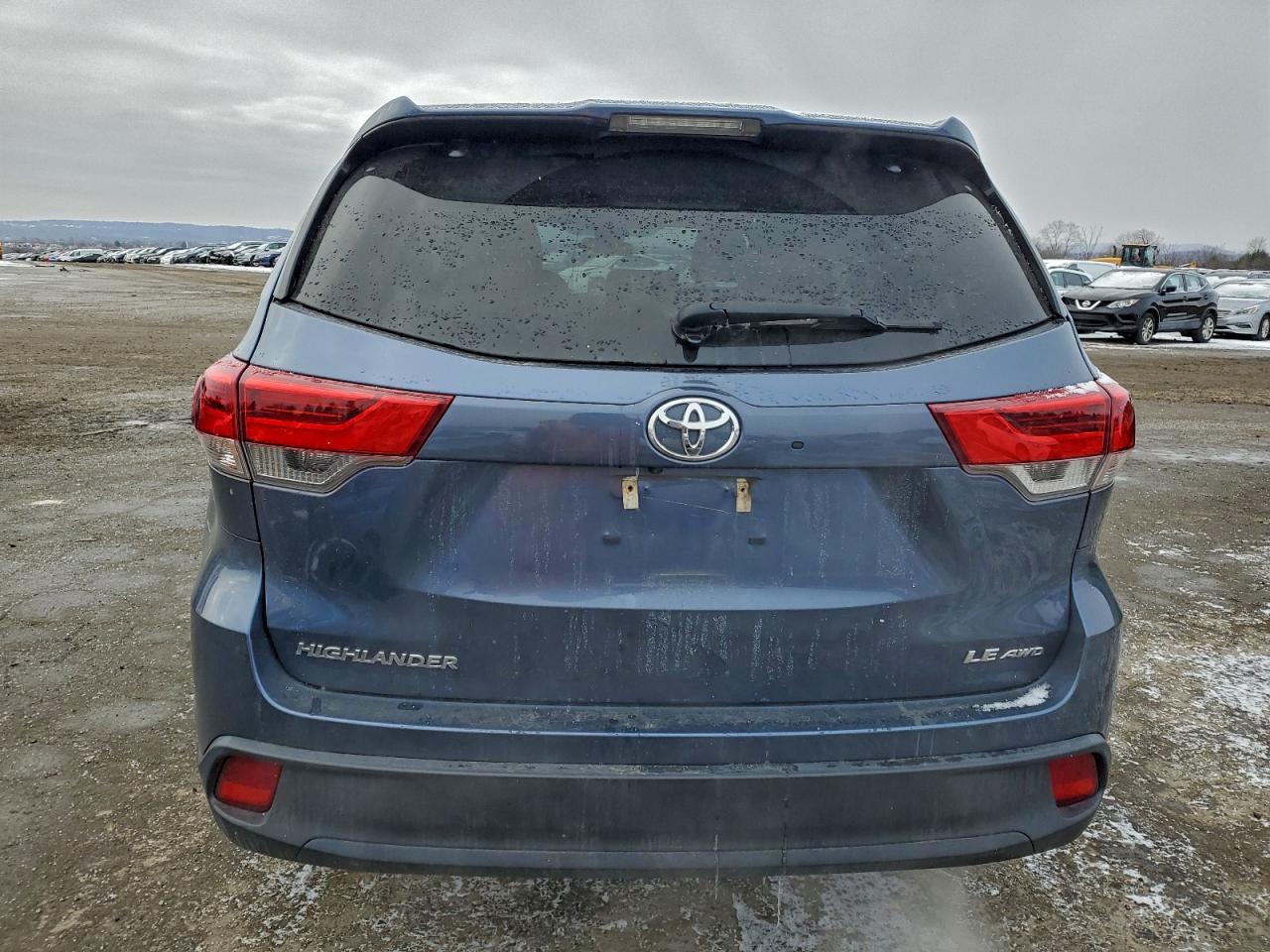 2019 TOYOTA HIGHLANDER LE photo 6