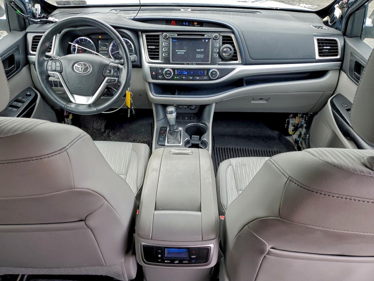 2019 TOYOTA HIGHLANDER LE photo 8