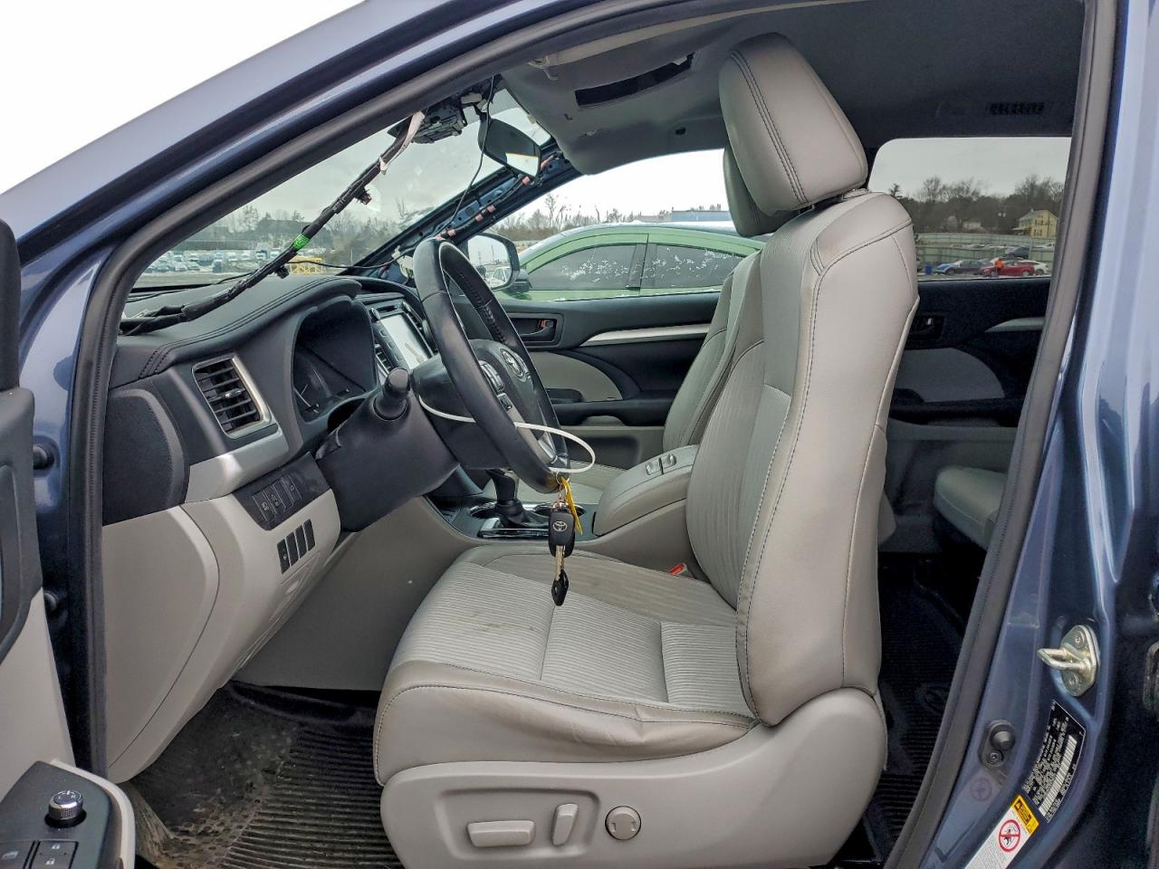 2019 TOYOTA HIGHLANDER LE photo 7