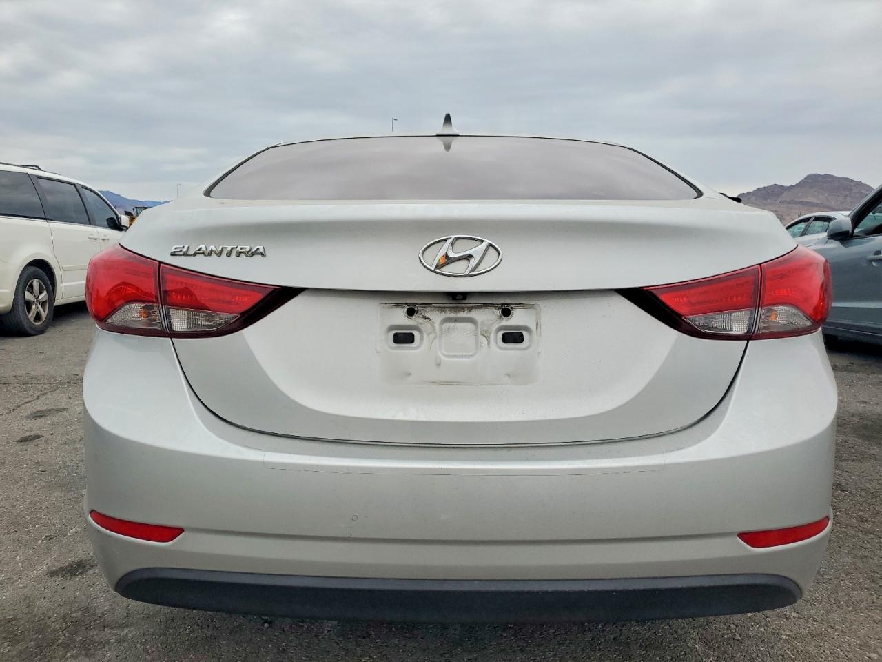 2015 HYUNDAI ELANTRA SE photo 6
