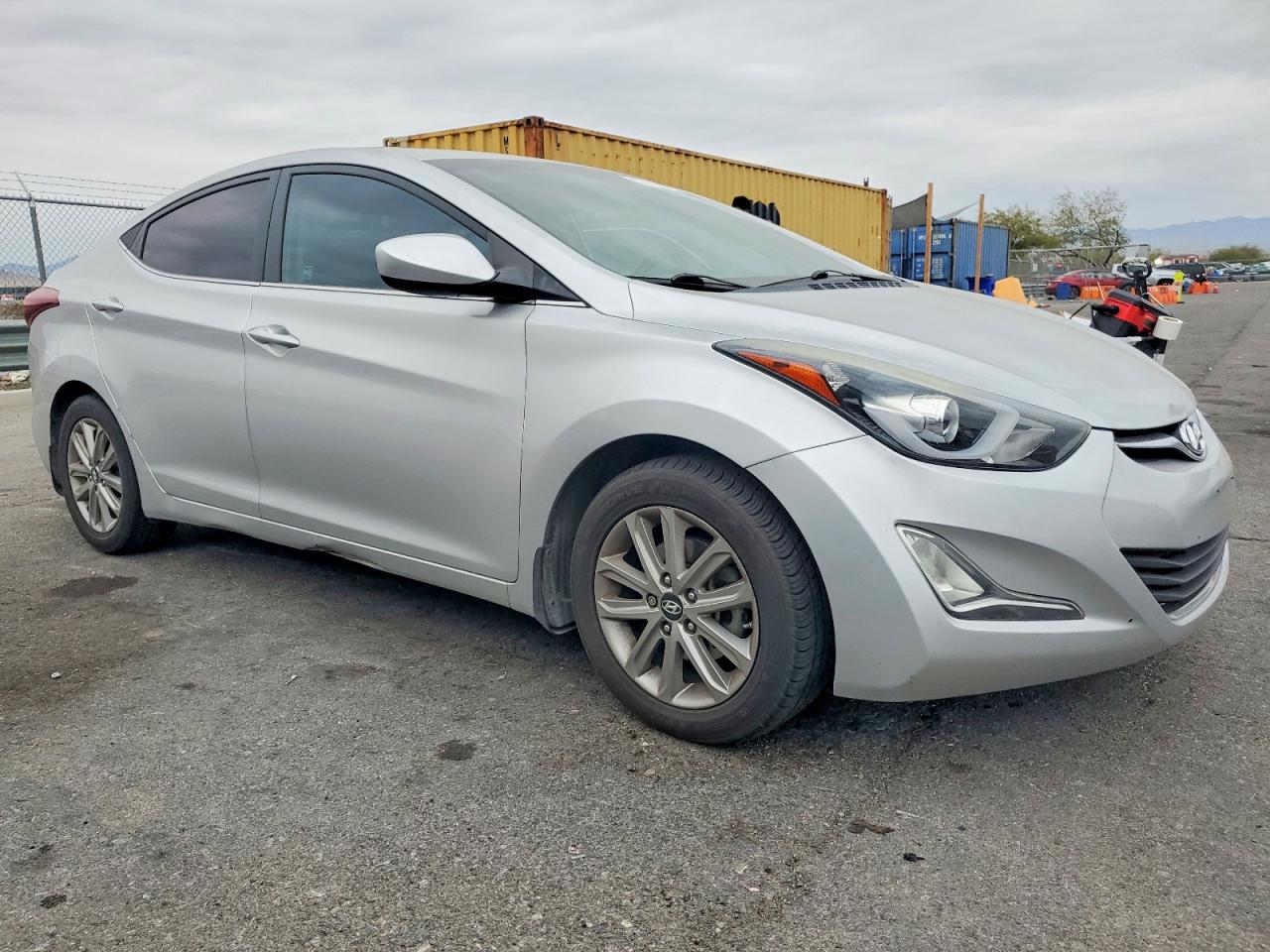 2015 HYUNDAI ELANTRA SE photo 4