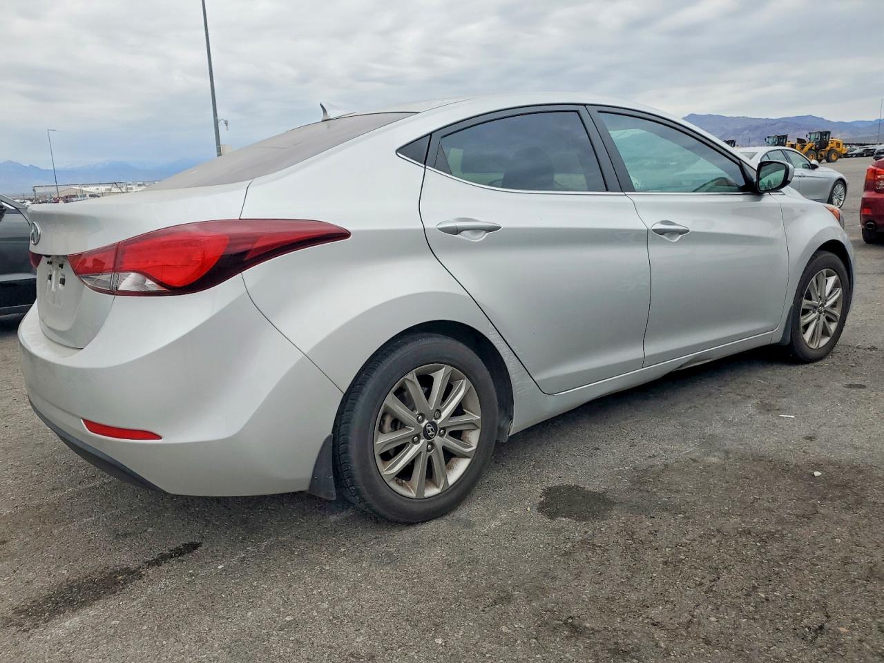 2015 HYUNDAI ELANTRA SE photo 3