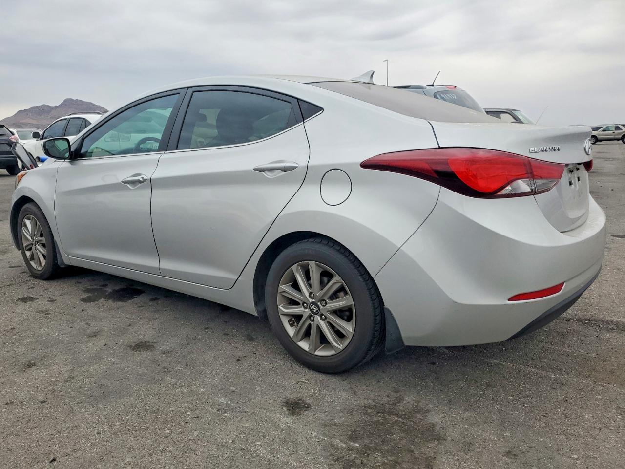 2015 HYUNDAI ELANTRA SE photo 2
