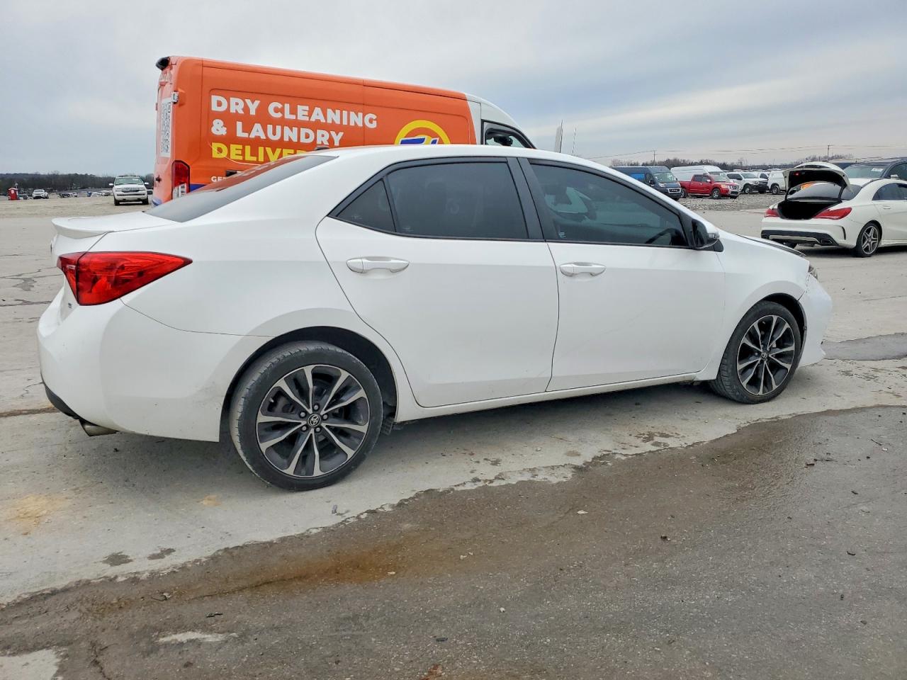 2017 TOYOTA COROLLA L photo 3