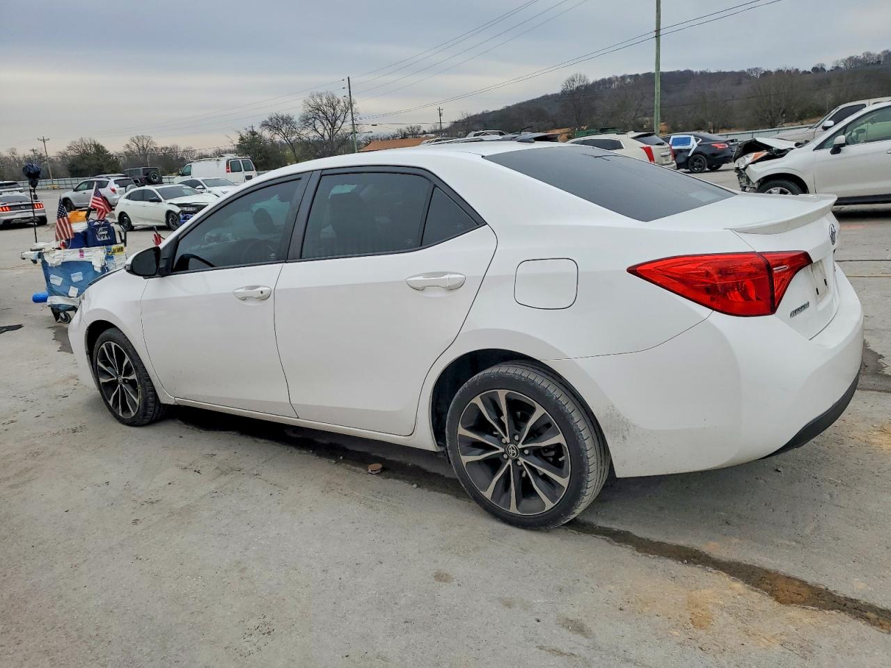 2017 TOYOTA COROLLA L photo 2