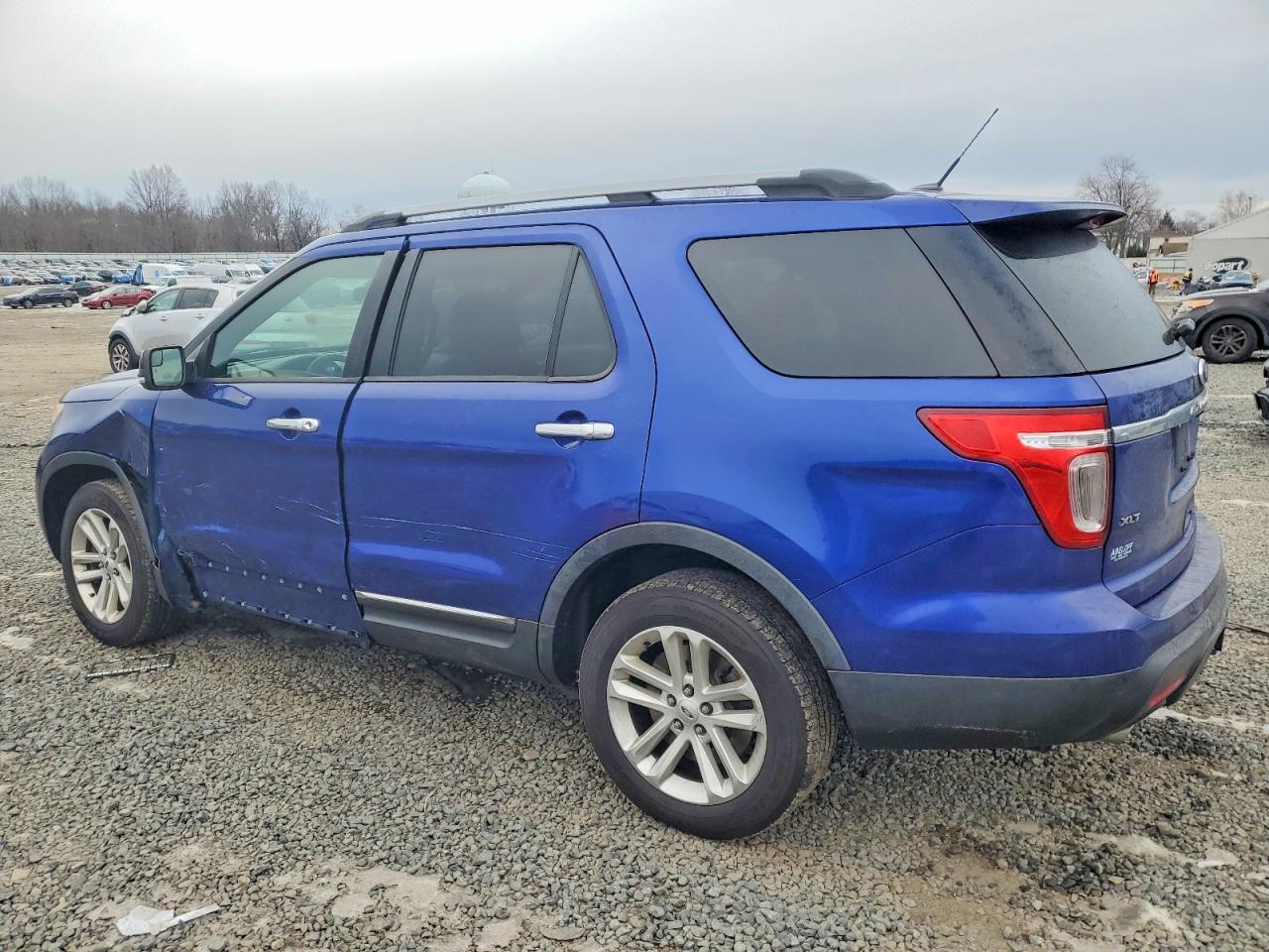 2015 FORD EXPLORER XLT photo 3