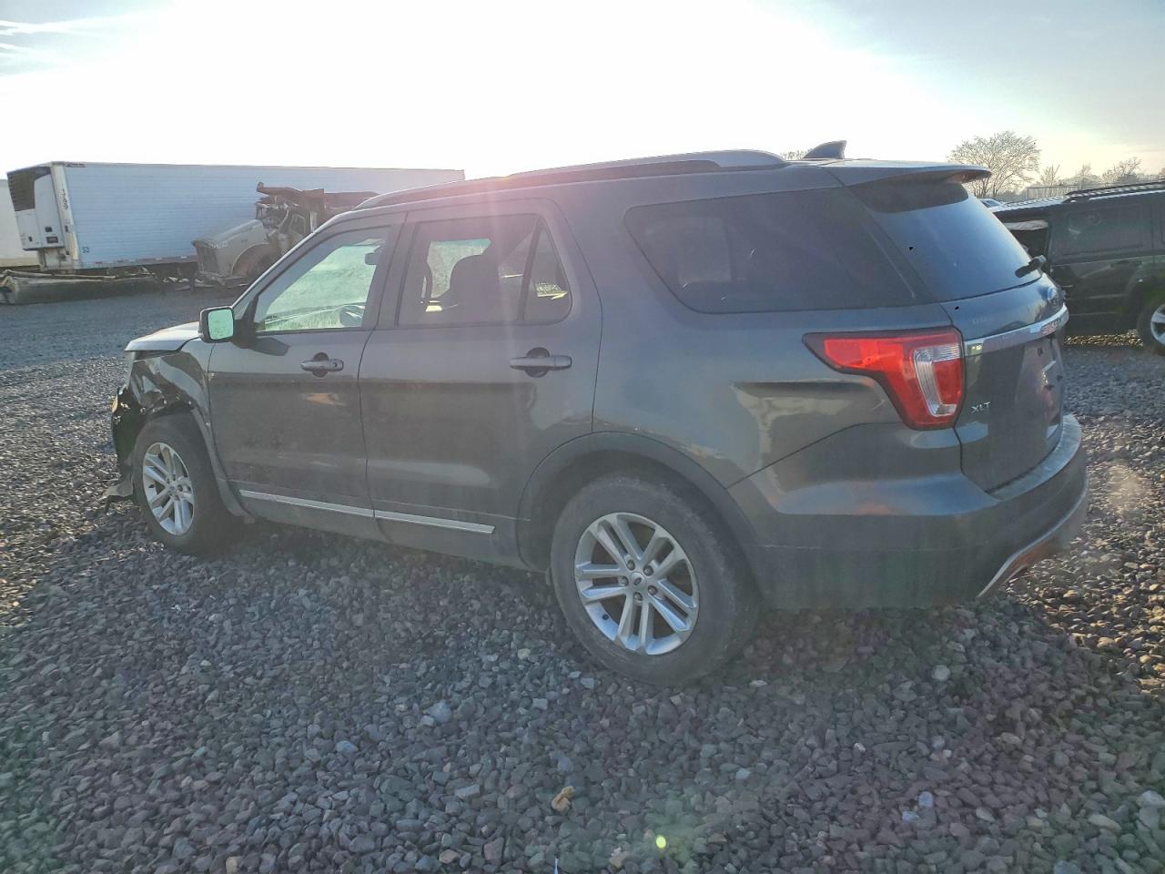 2017 FORD EXPLORER XLT photo 2