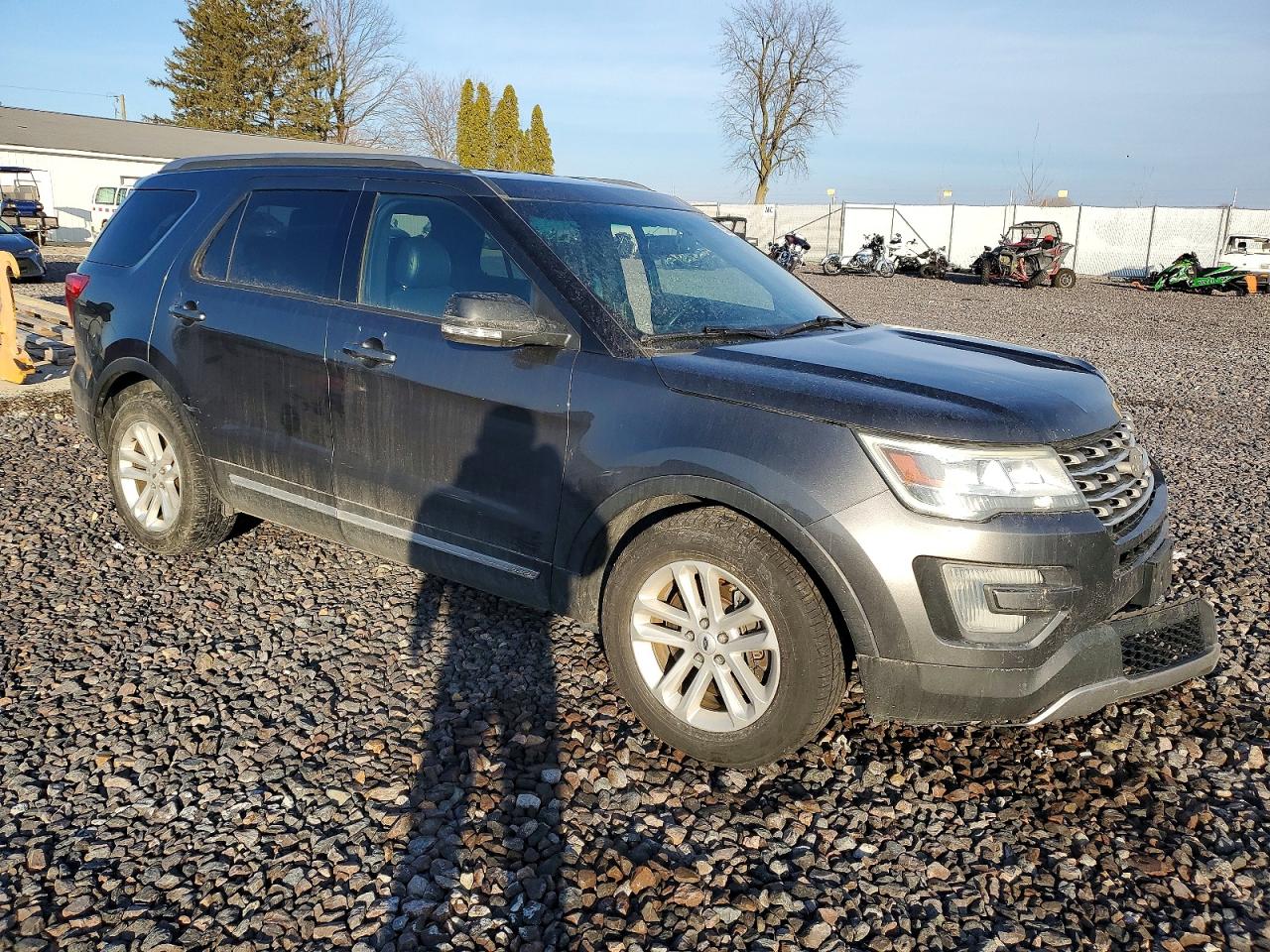 2017 FORD EXPLORER XLT photo 4