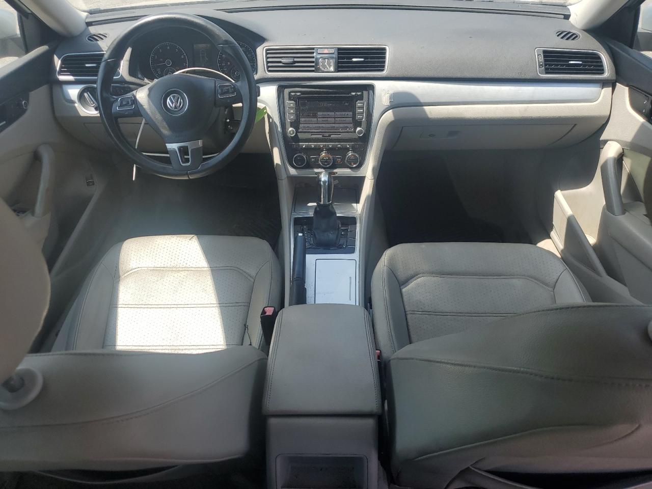 2012 VOLKSWAGEN PASSAT SE photo 15