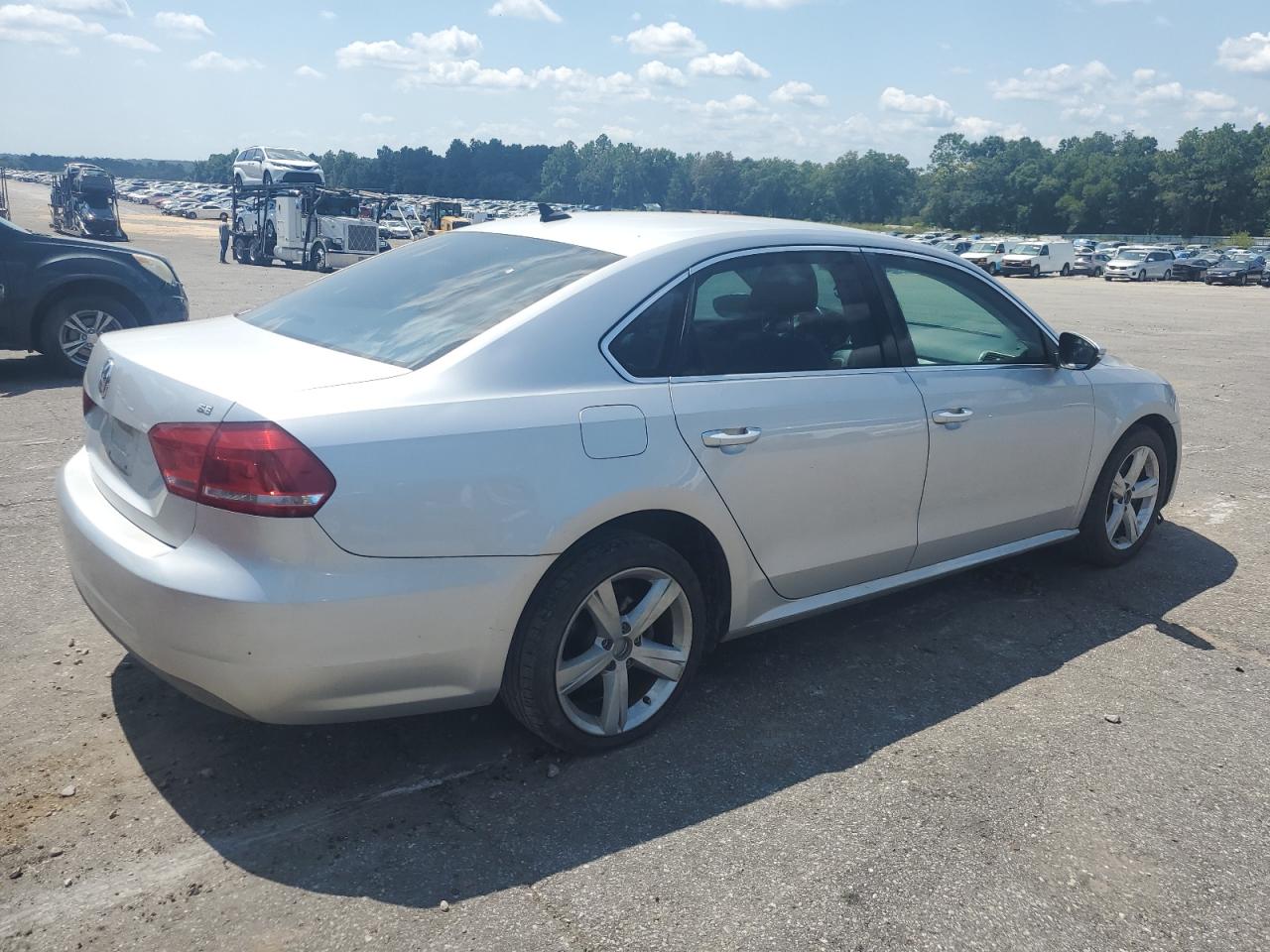 2012 VOLKSWAGEN PASSAT SE photo 5