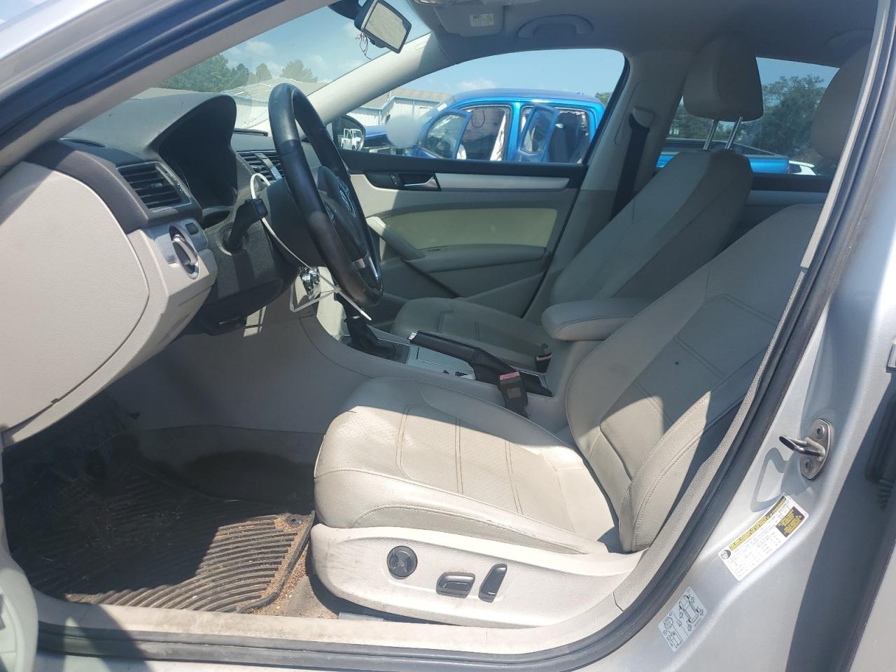 2012 VOLKSWAGEN PASSAT SE photo 13