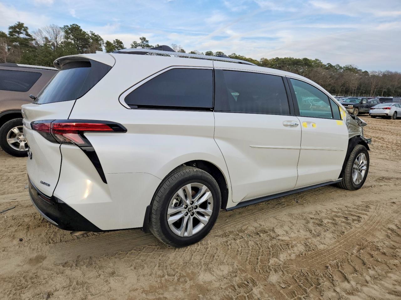 2025 TOYOTA SIENNA LIMITED photo 3