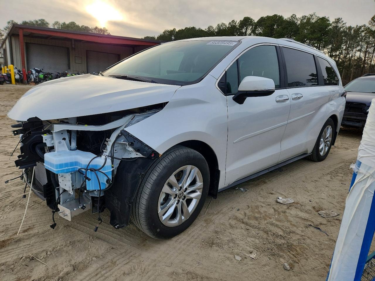 2025 TOYOTA SIENNA