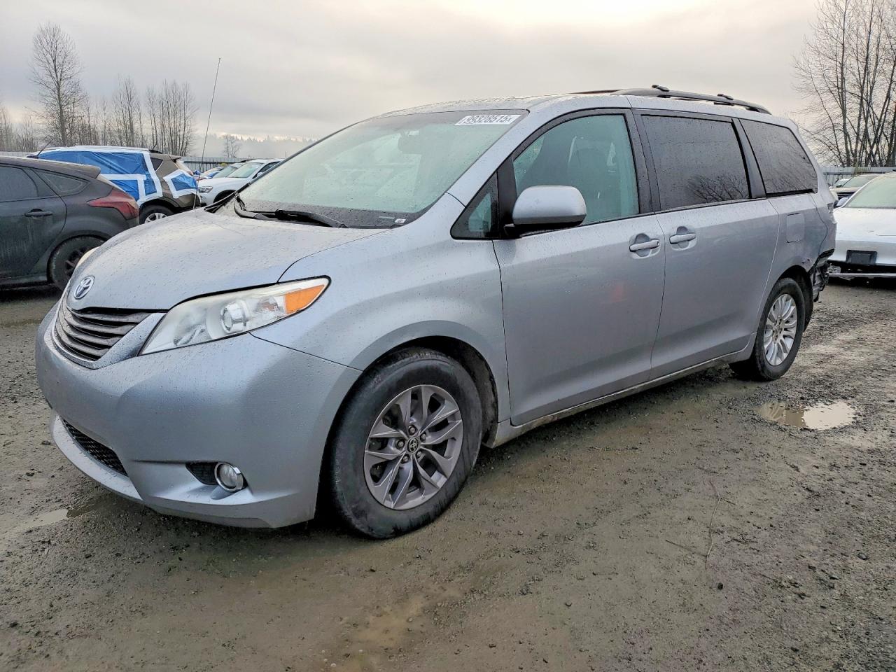 2014 TOYOTA SIENNA