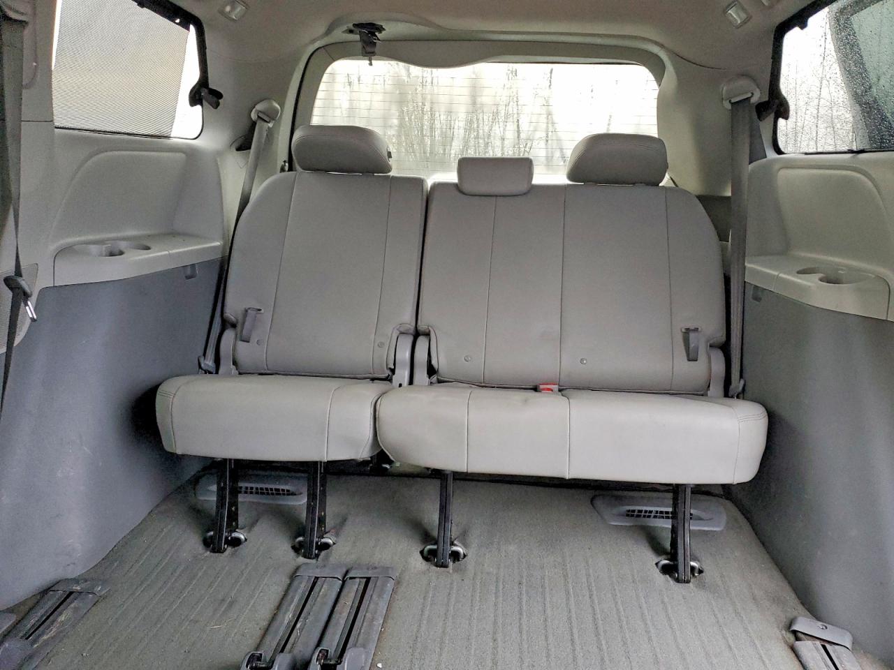 2014 TOYOTA SIENNA XLE photo 10