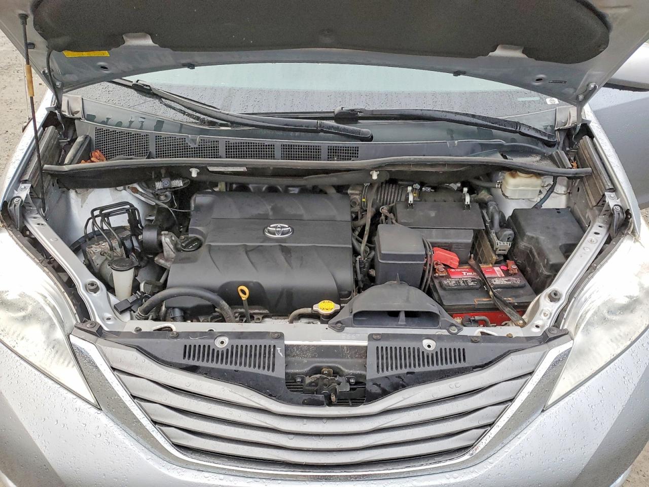 2014 TOYOTA SIENNA XLE photo 12