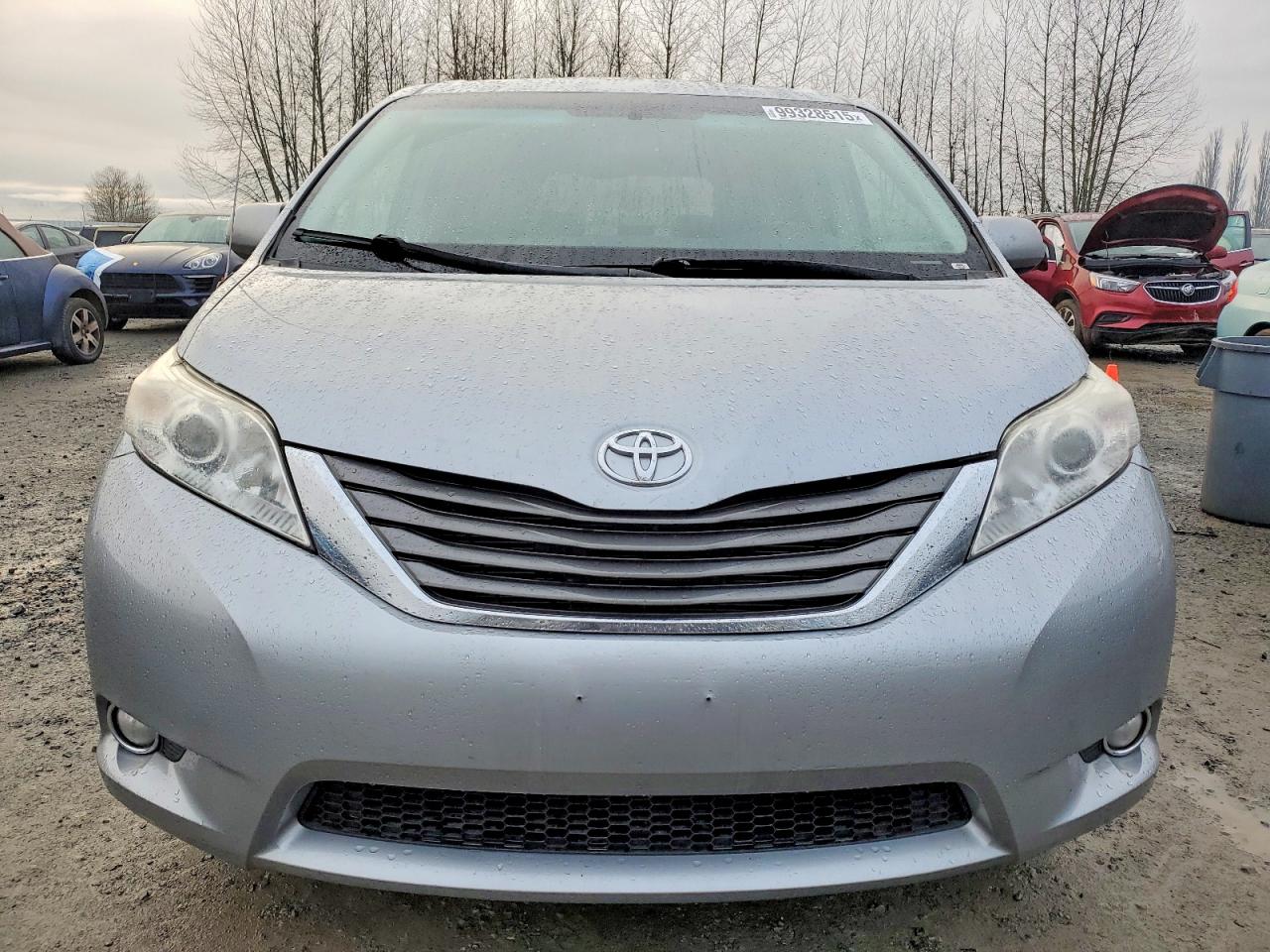 2014 TOYOTA SIENNA XLE photo 5