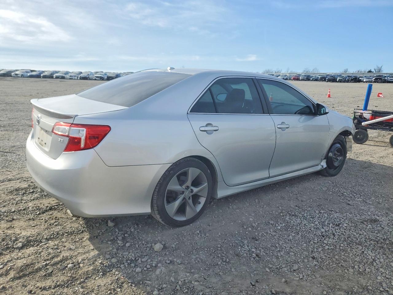 2014 TOYOTA CAMRY L photo 3