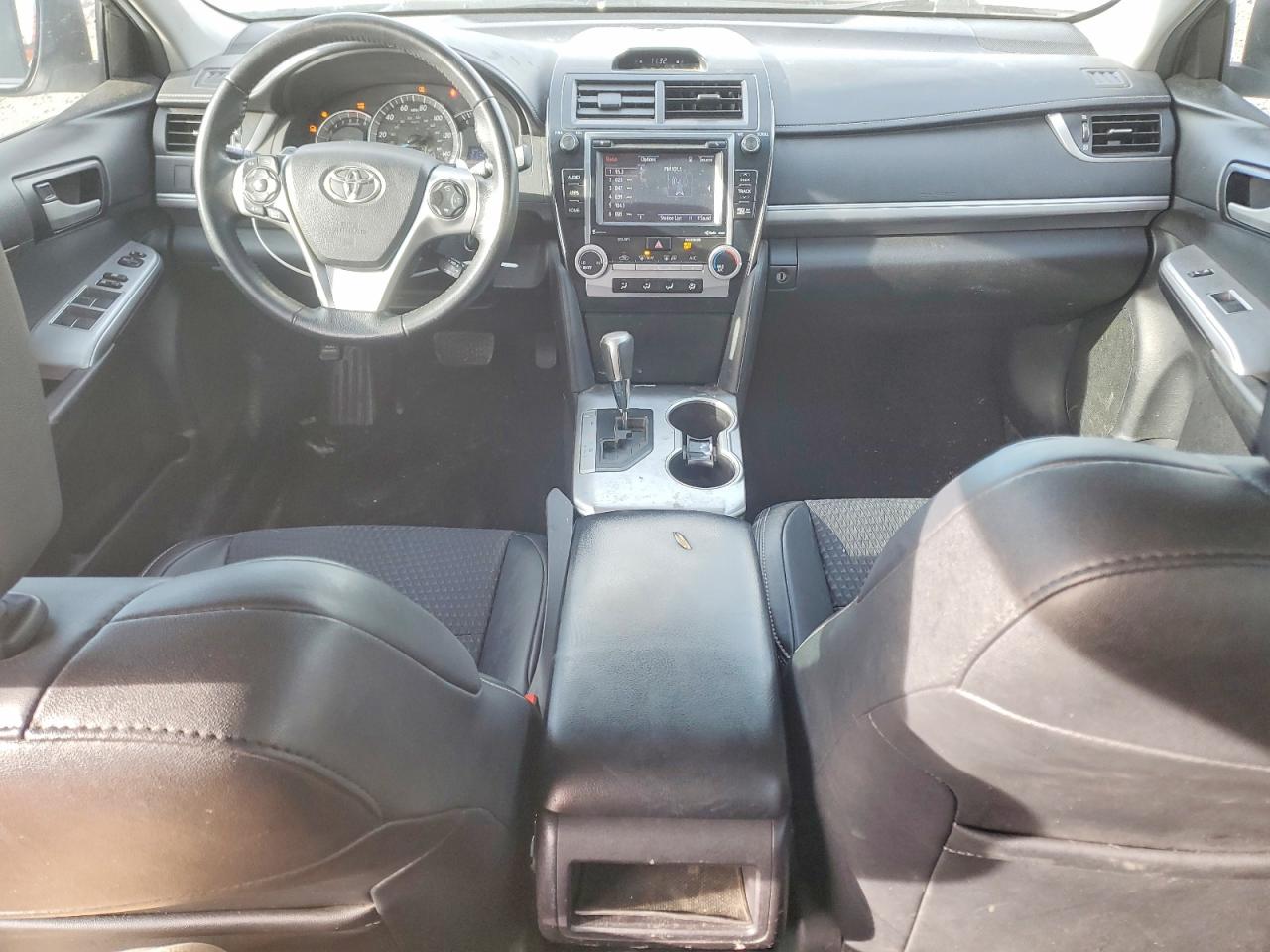 2014 TOYOTA CAMRY L photo 8