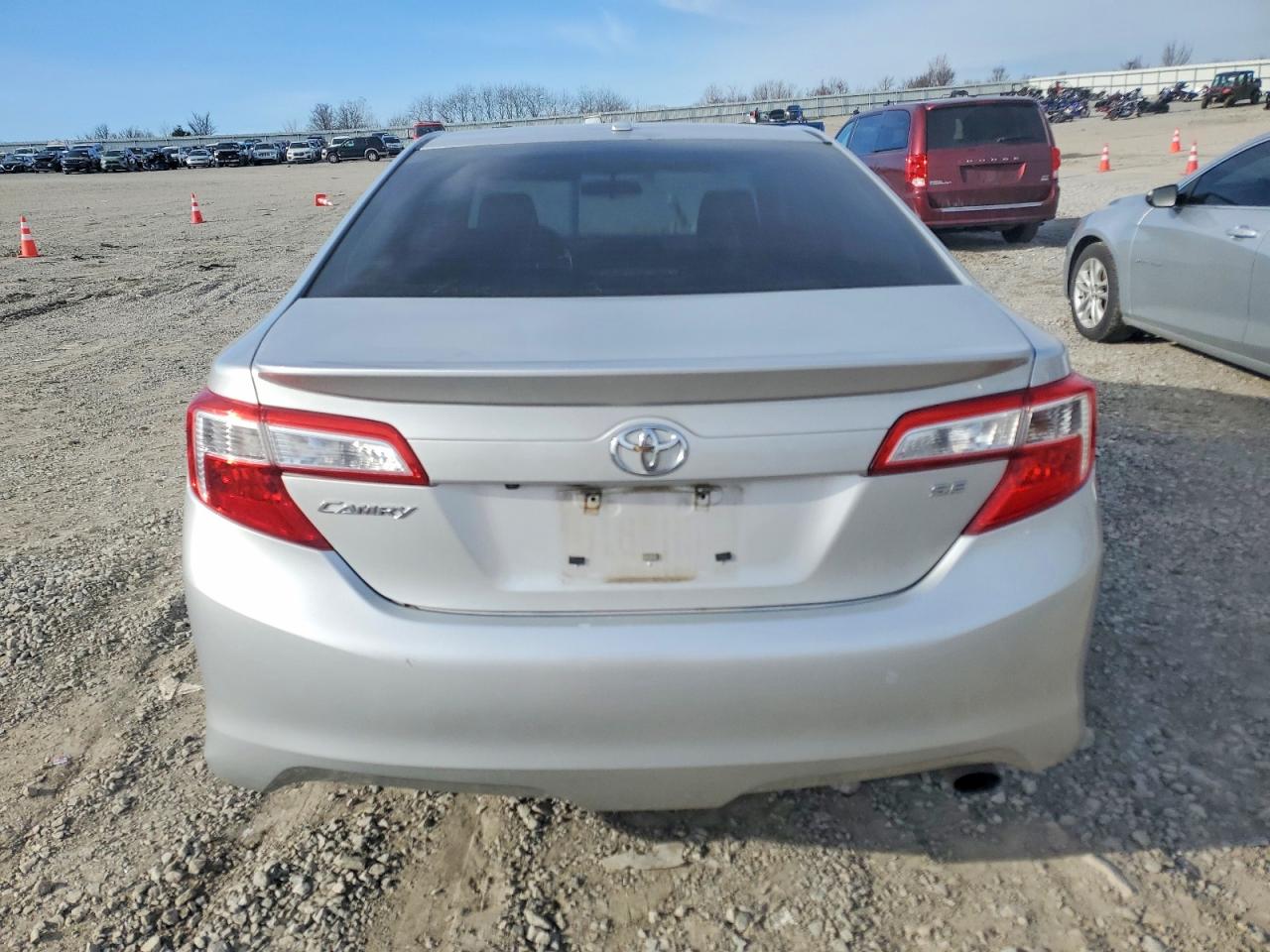 2014 TOYOTA CAMRY L photo 6
