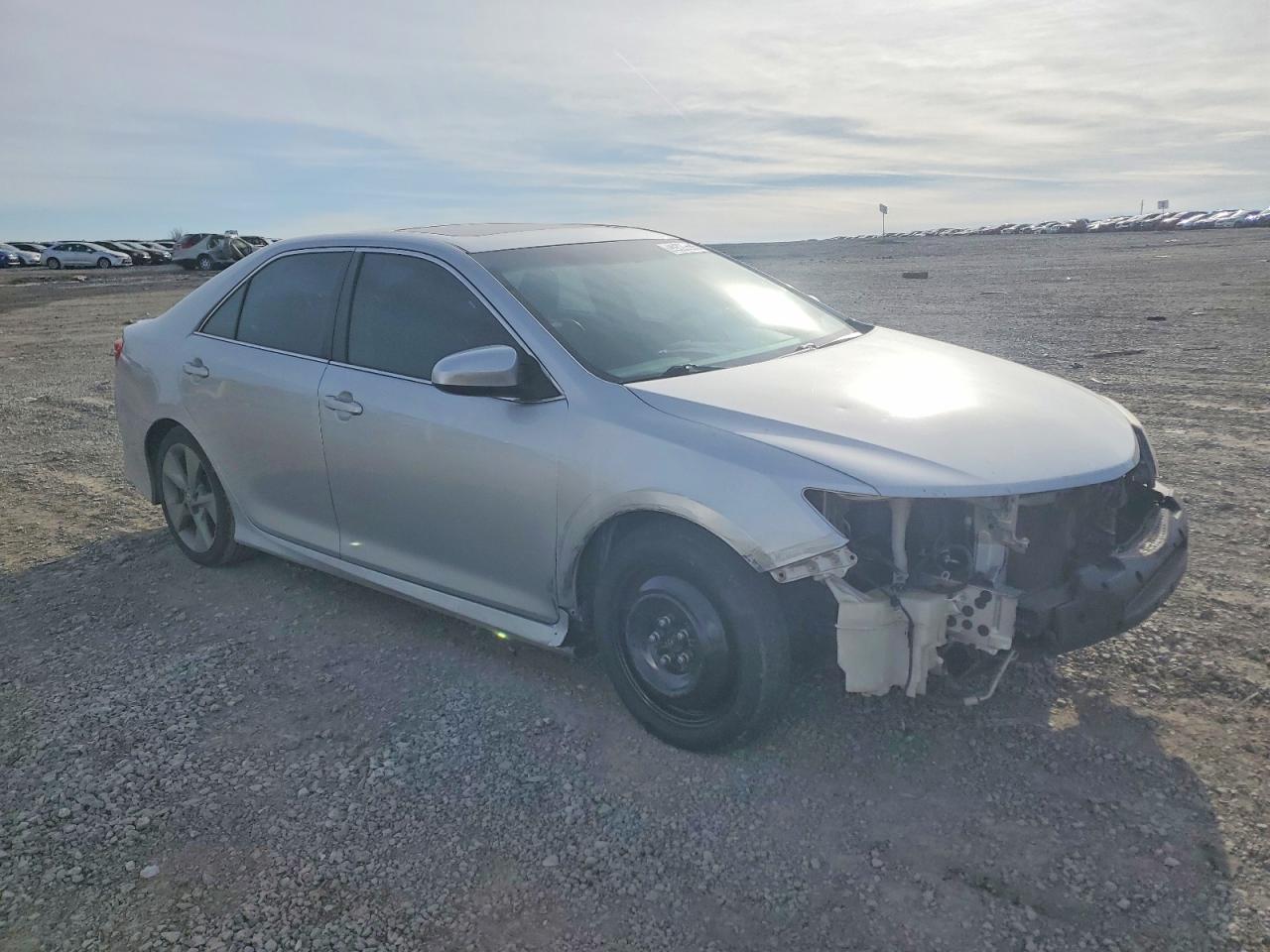 2014 TOYOTA CAMRY L photo 4