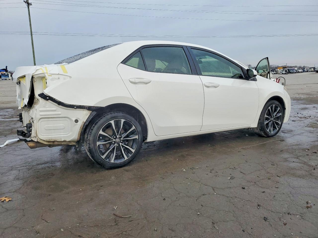 2014 TOYOTA COROLLA L photo 3