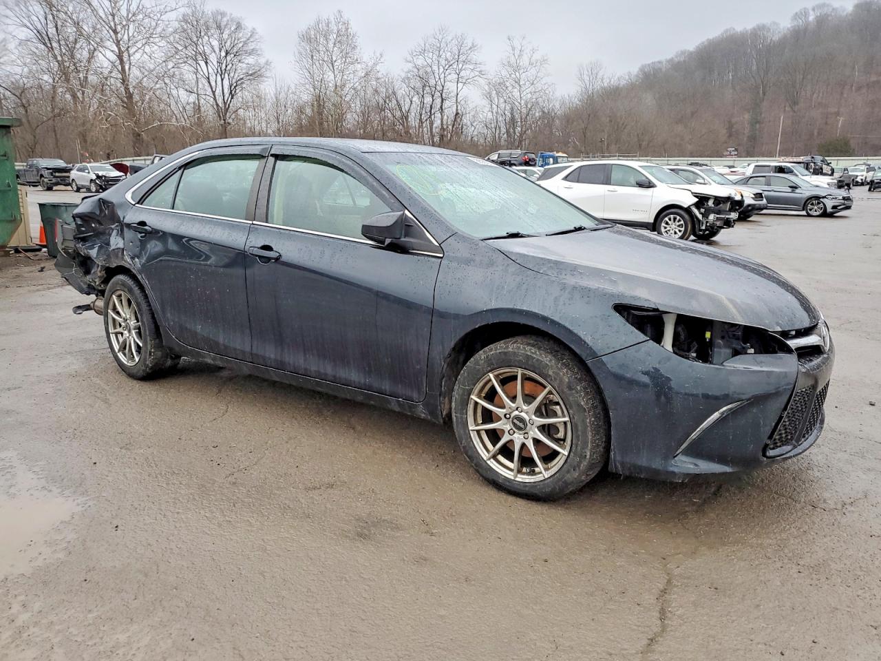 2015 TOYOTA CAMRY LE photo 4
