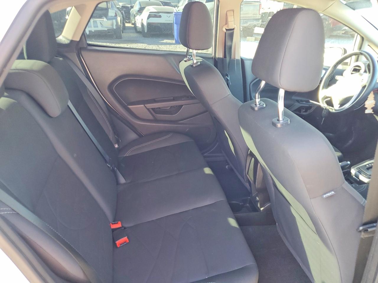 2016 FORD FIESTA SE photo 10