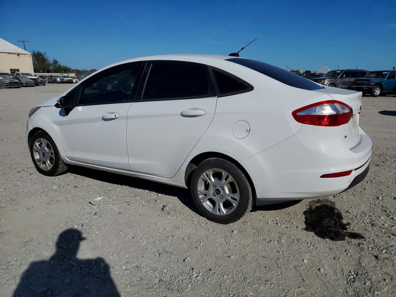 2016 FORD FIESTA SE photo 2