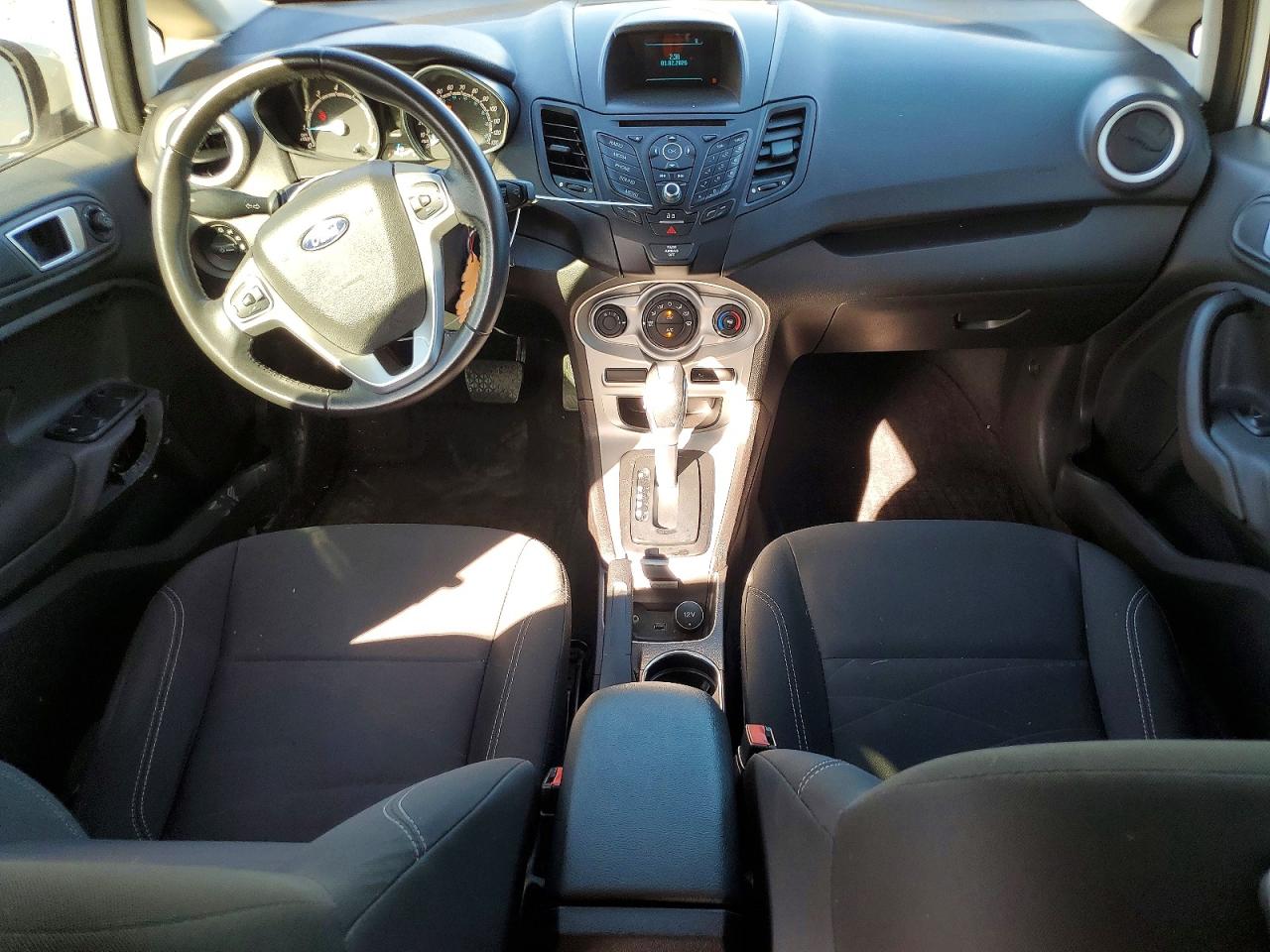 2016 FORD FIESTA SE photo 8