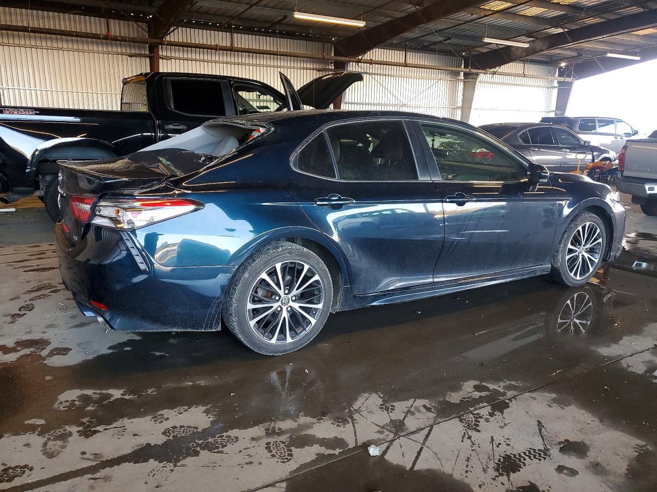 2018 TOYOTA CAMRY L photo 5