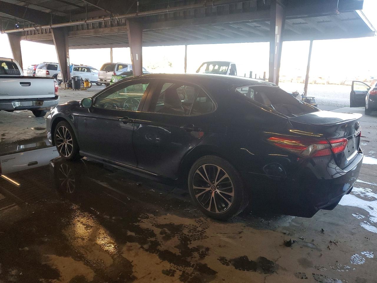 2018 TOYOTA CAMRY L photo 3