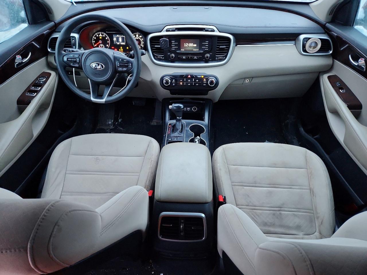 2017 KIA SORENTO LX photo 8