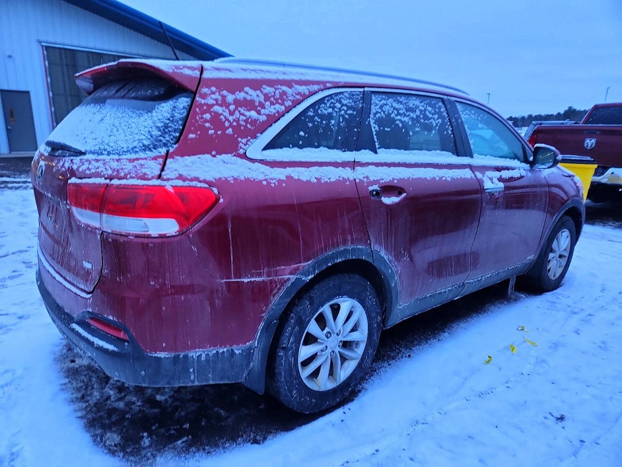 2017 KIA SORENTO LX photo 3