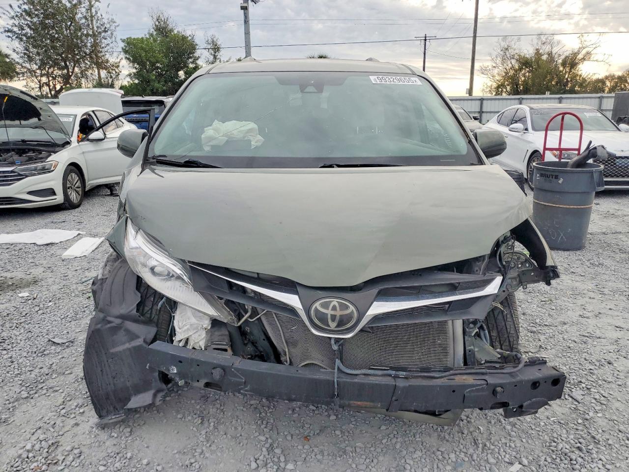 2020 TOYOTA SIENNA LE 8 PASSENGER photo 5