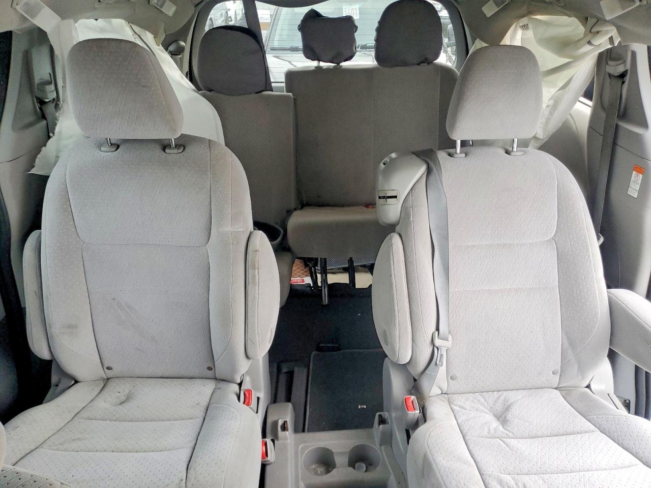 2020 TOYOTA SIENNA LE 8 PASSENGER photo 10