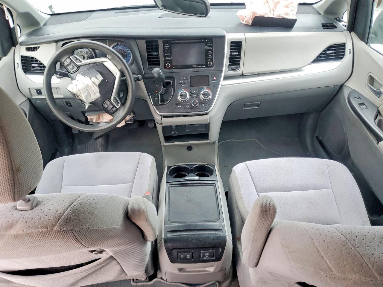 2020 TOYOTA SIENNA LE 8 PASSENGER photo 8