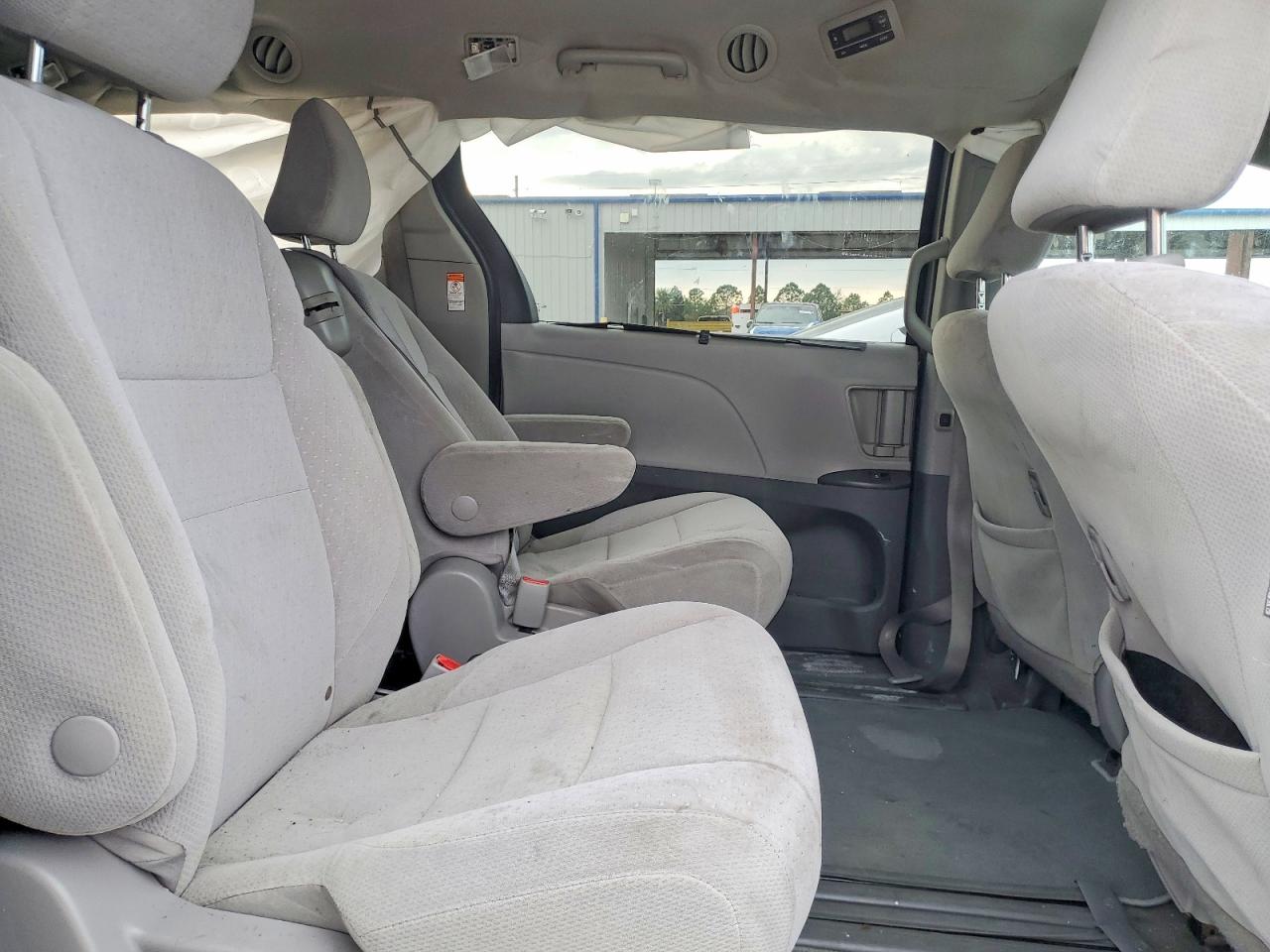 2020 TOYOTA SIENNA LE 8 PASSENGER photo 11